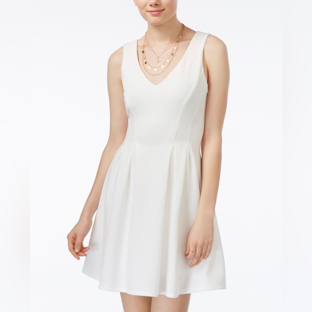 TeezeMe white sleeveless V neck mini dress